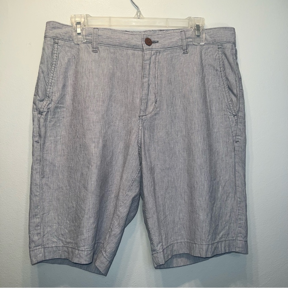Tommy Bahama Linen Shorts Mens 33 Gray White Striped 8" Inseam Mid Rise